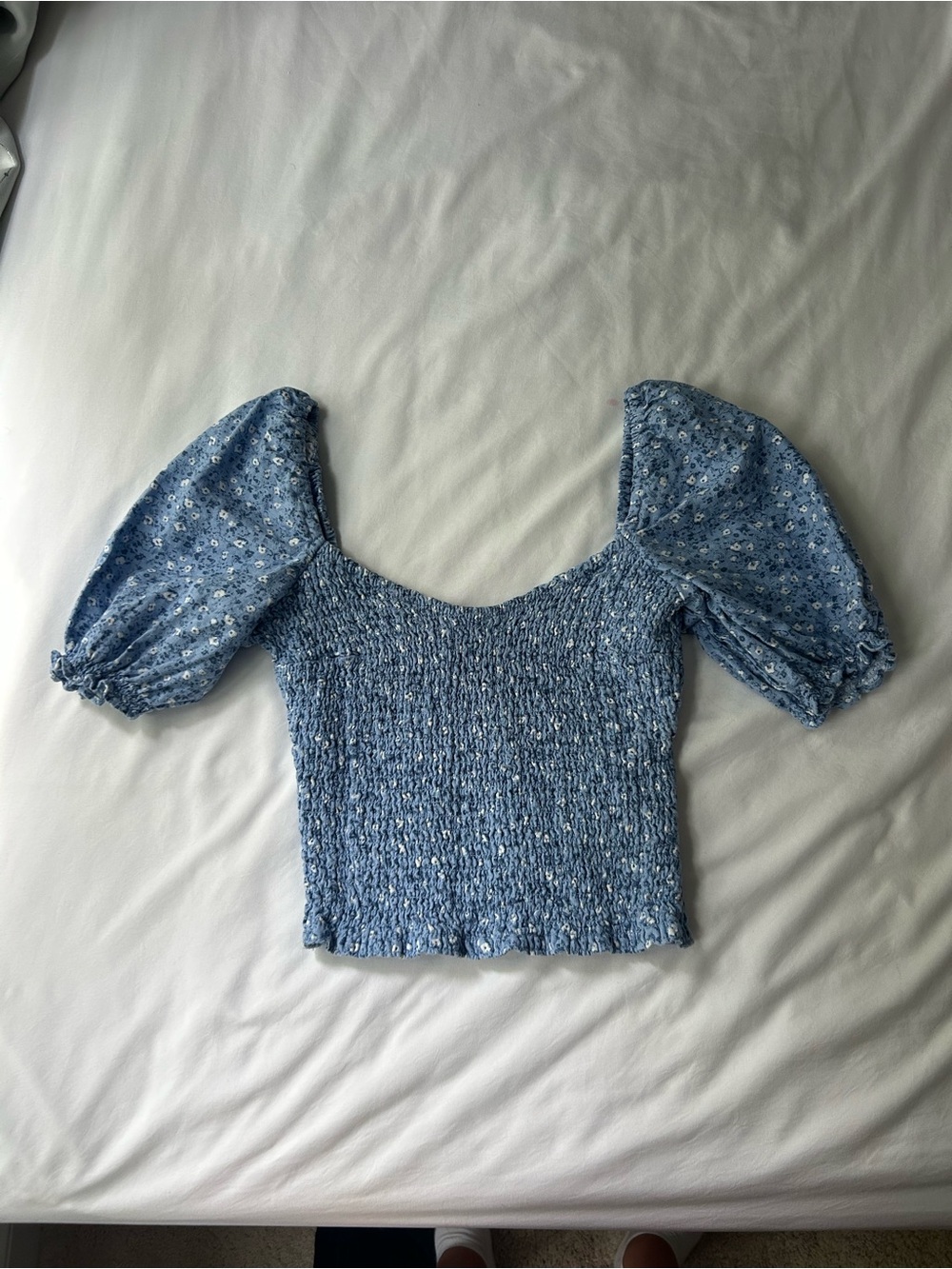 Abercrombie & Fitch Blue Floral Smocked Puff Sleeve Crop Top